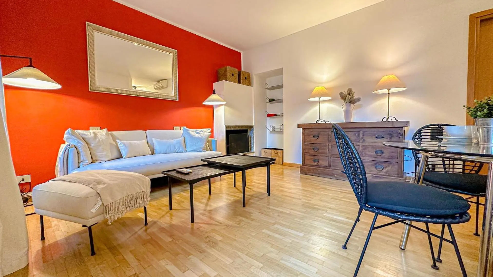 Red81 Suite - 10 Min Dal Duomo - 2 Camere contacts